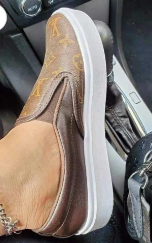 Brown leather  V shoes