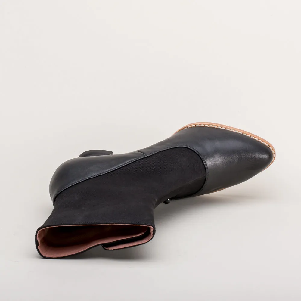 Manhattan Victorian Cloth-Top Button Boots (Black)