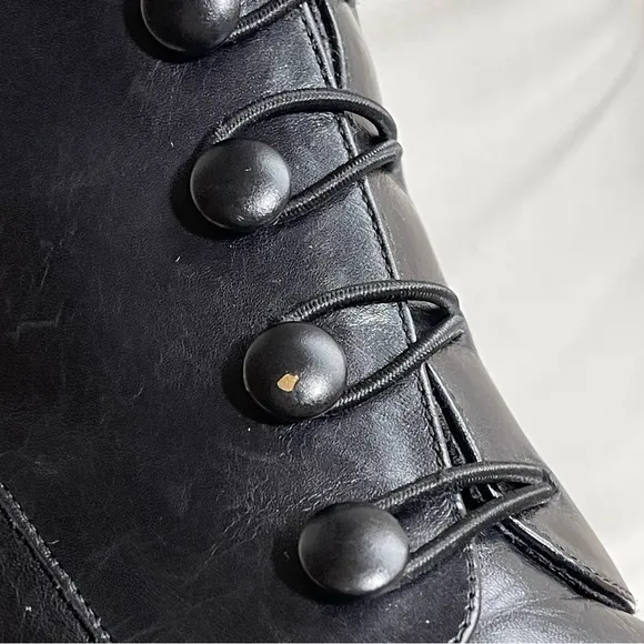 Munro American Black Leather Ankle Boot Button Closure 1” Low Heel Bootie 9W