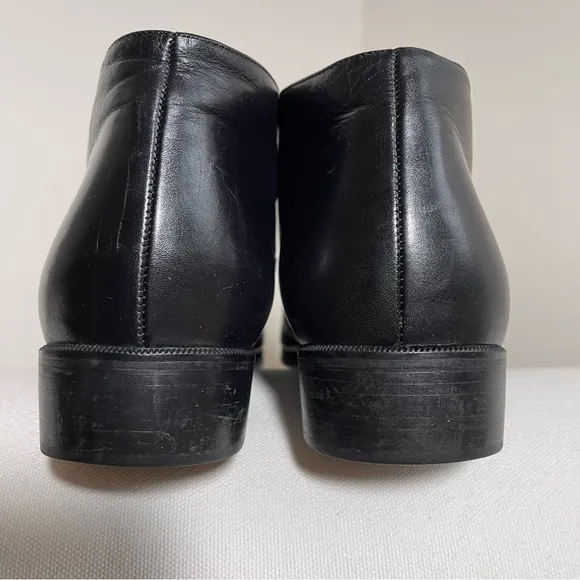Munro American Black Leather Ankle Boot Button Closure 1” Low Heel Bootie 9W