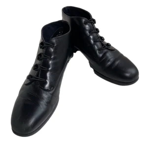 Munro American Black Leather Ankle Boot Button Closure 1” Low Heel Bootie 9W