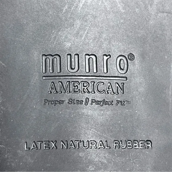 Munro American Black Leather Ankle Boot Button Closure 1” Low Heel Bootie 9W