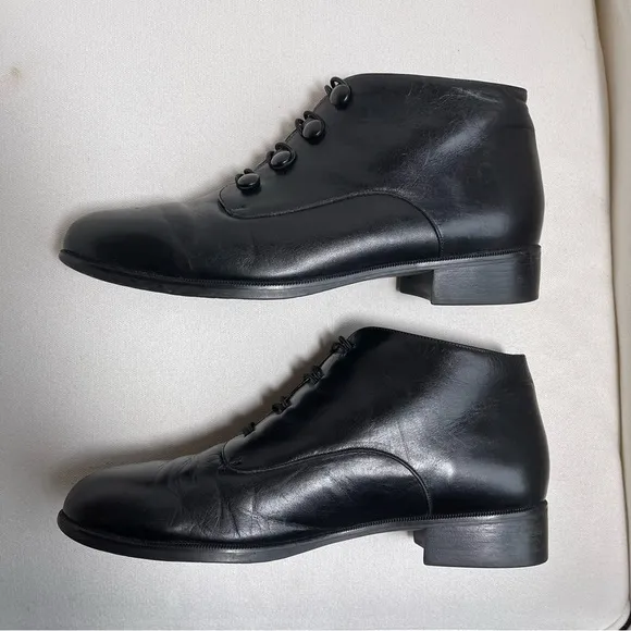 Munro American Black Leather Ankle Boot Button Closure 1” Low Heel Bootie 9W