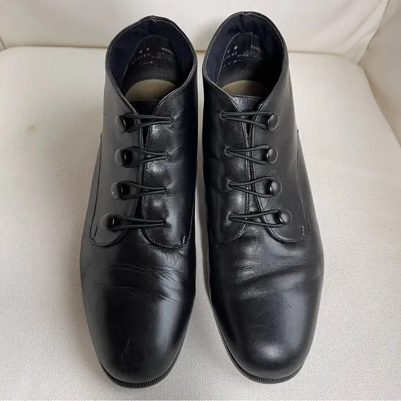 Munro American Black Leather Ankle Boot Button Closure 1” Low Heel Bootie 9W