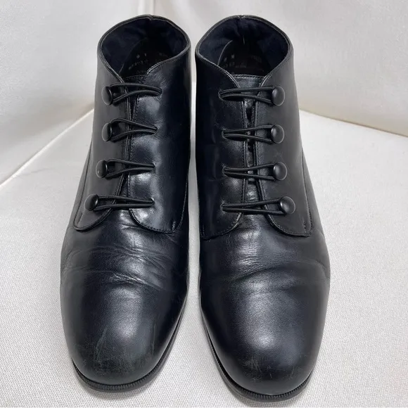 Munro American Black Leather Ankle Boot Button Closure 1” Low Heel Bootie 9W