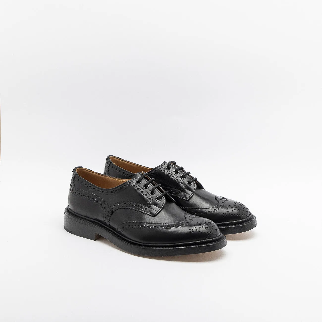 Stringata derby Tricker's Bourton in pelle nera (Suola cuoio)