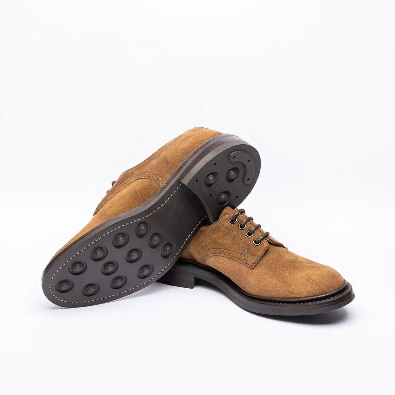 Stringata derby Tricker's Daniel in camoscio marrone (Cubana suede)