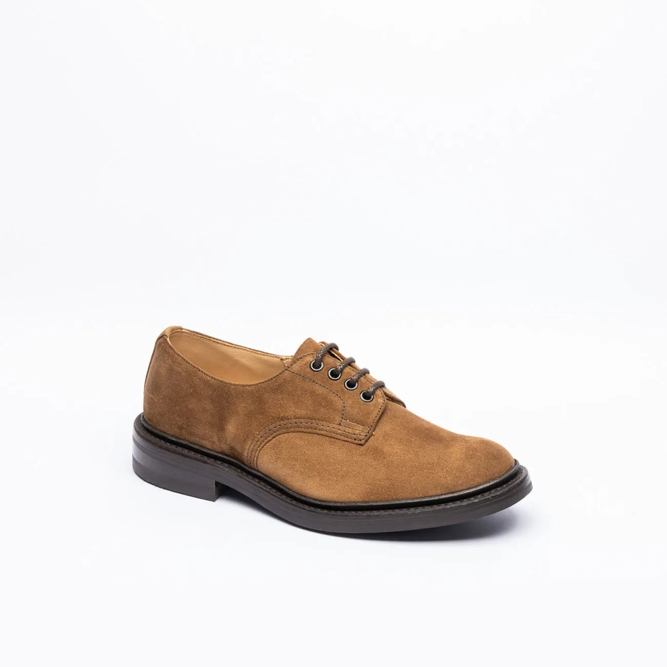 Stringata derby Tricker's Daniel in camoscio marrone (Cubana suede)